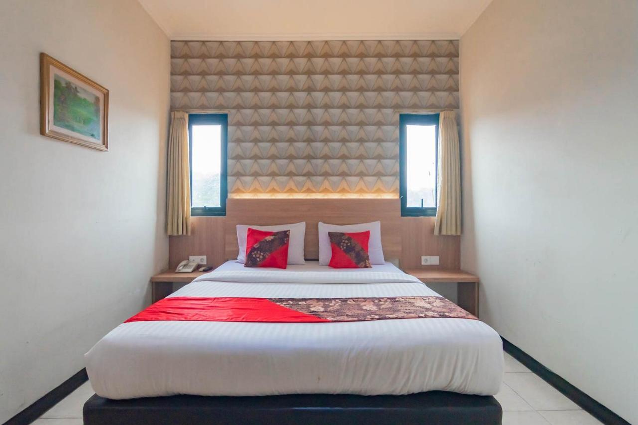 Cihampelas Hotel 2 Mitra Reddoorz Бандунг Екстер'єр фото