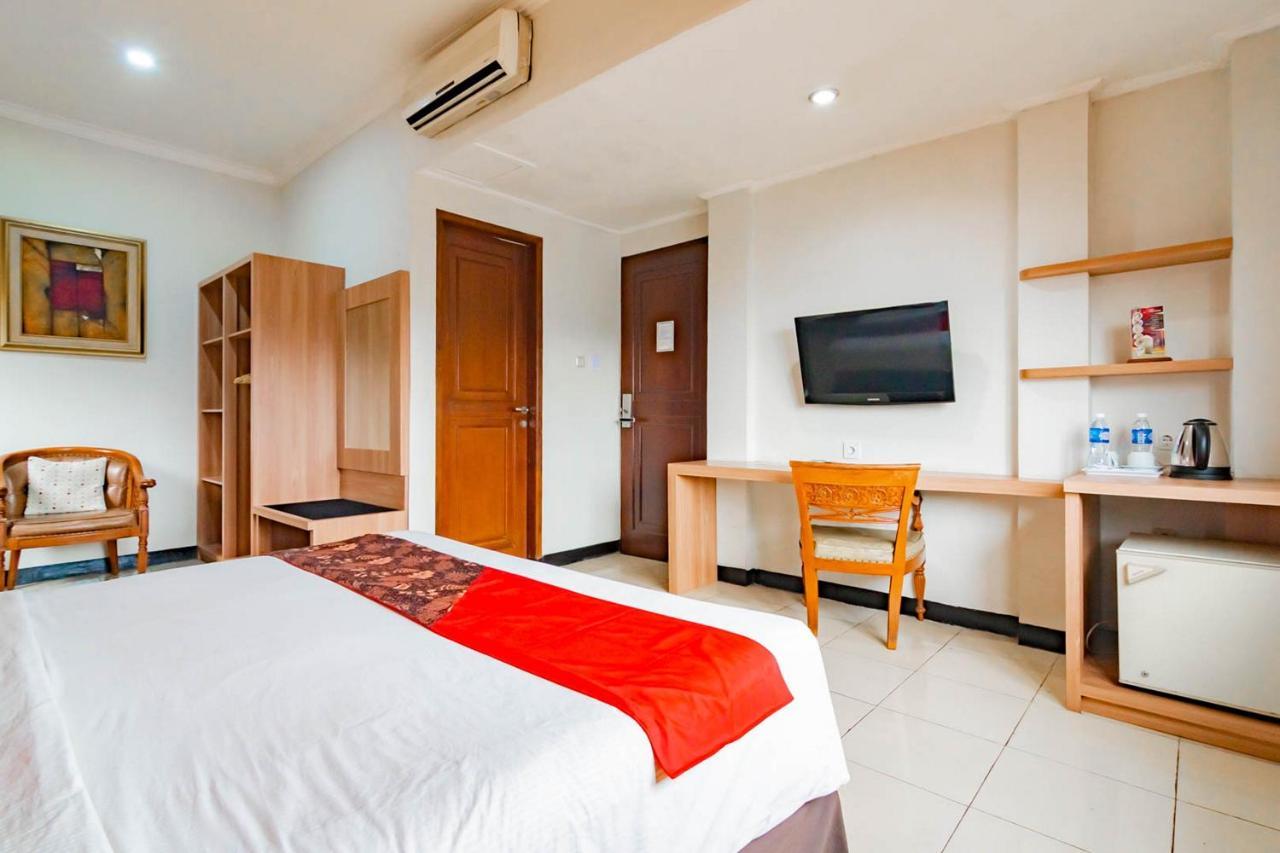 Cihampelas Hotel 2 Mitra Reddoorz Бандунг Екстер'єр фото