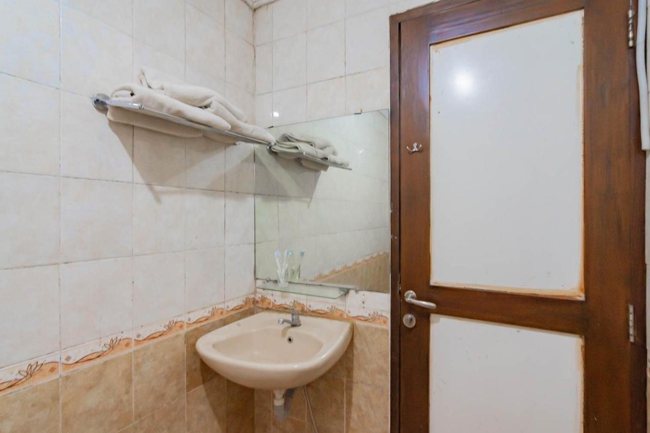 Cihampelas Hotel 2 Mitra Reddoorz Бандунг Екстер'єр фото