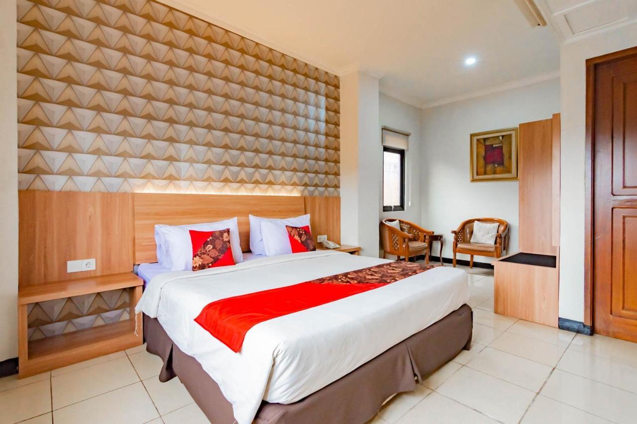 Cihampelas Hotel 2 Mitra Reddoorz Бандунг Екстер'єр фото