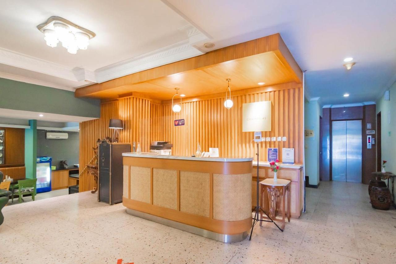 Cihampelas Hotel 2 Mitra Reddoorz Бандунг Екстер'єр фото
