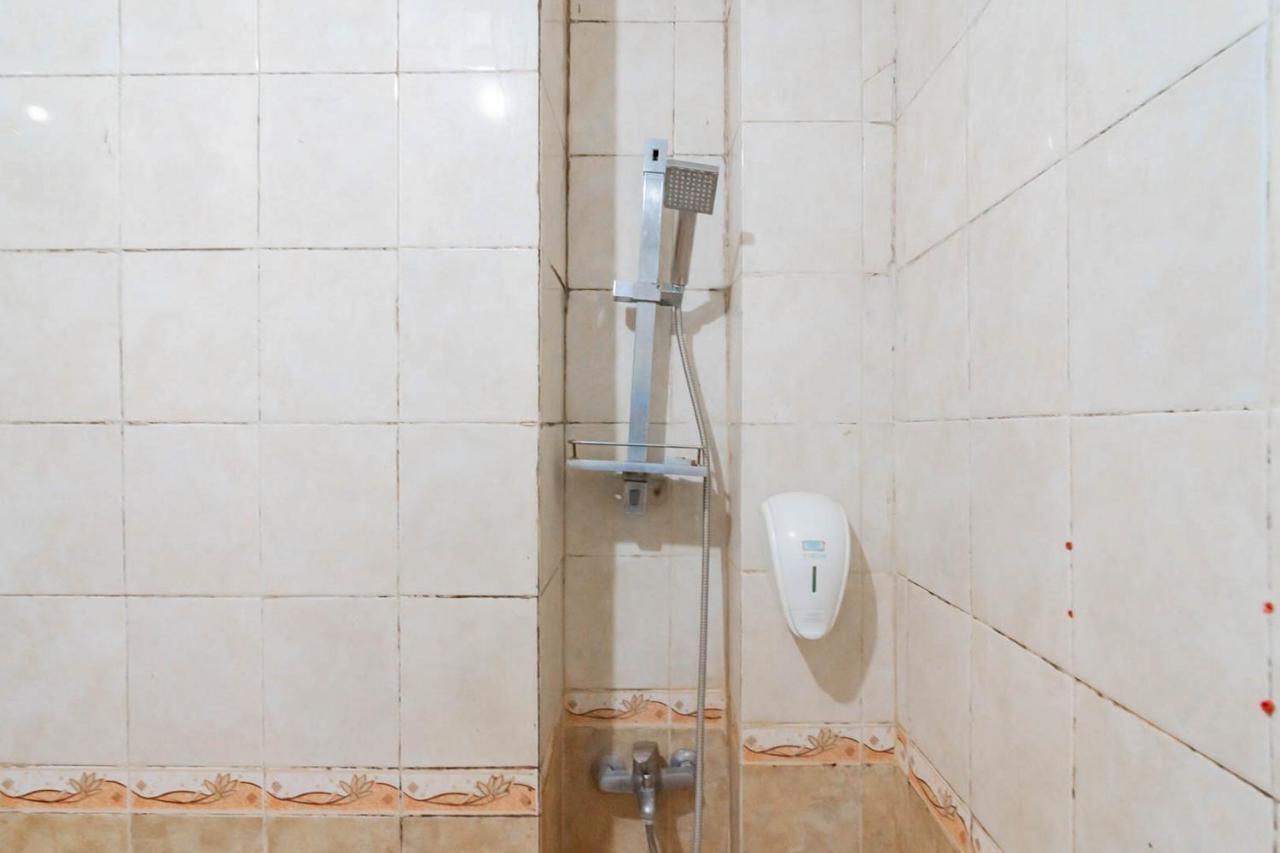 Cihampelas Hotel 2 Mitra Reddoorz Бандунг Екстер'єр фото