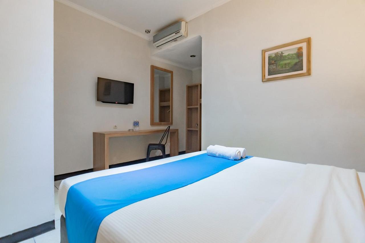 Cihampelas Hotel 2 Mitra Reddoorz Бандунг Екстер'єр фото