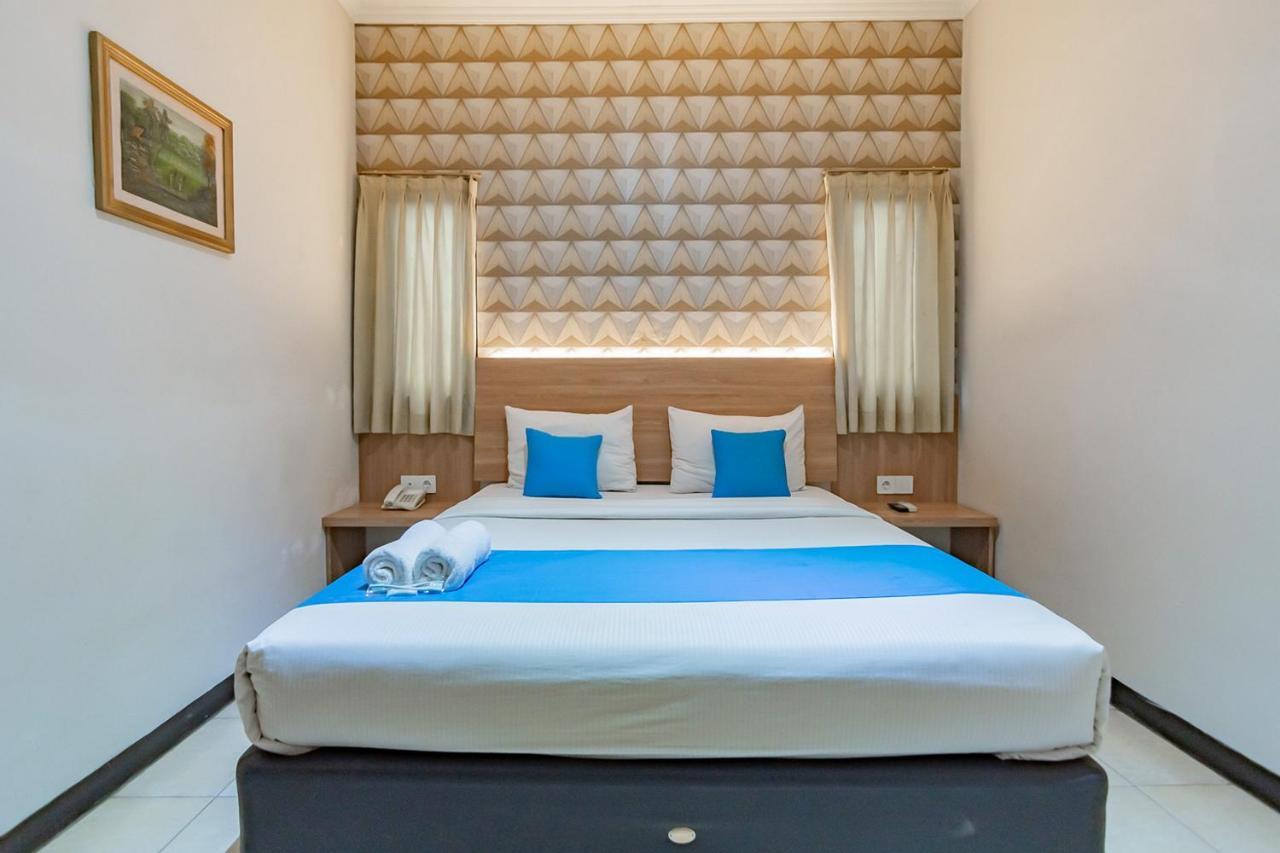Cihampelas Hotel 2 Mitra Reddoorz Бандунг Екстер'єр фото