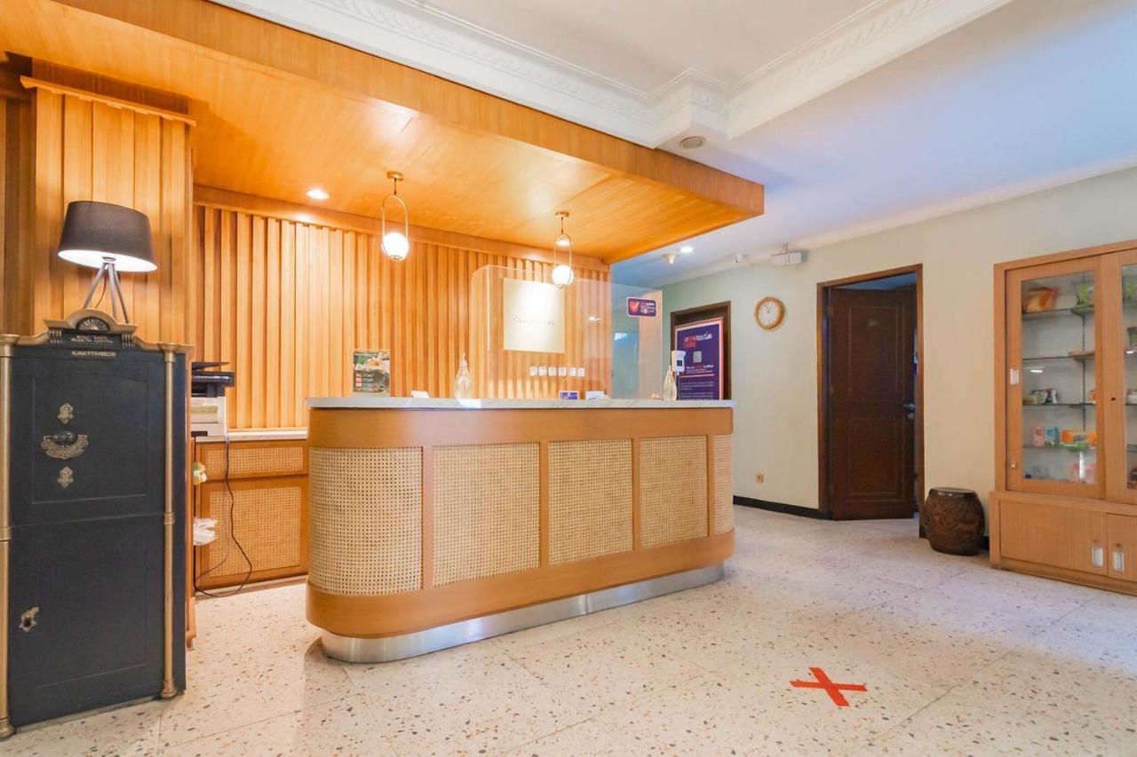 Cihampelas Hotel 2 Mitra Reddoorz Бандунг Екстер'єр фото